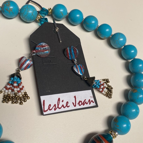 Turquoise color Necklace and earrings by Leslie Joan. - Picture 2 of 3